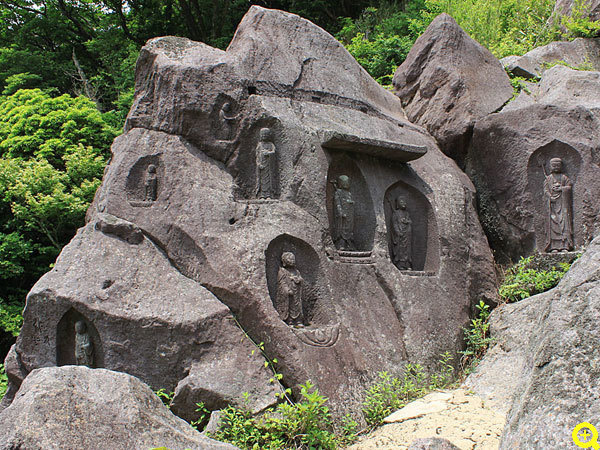 元箱根石仏群