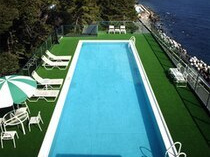 温泉入り屋外プール