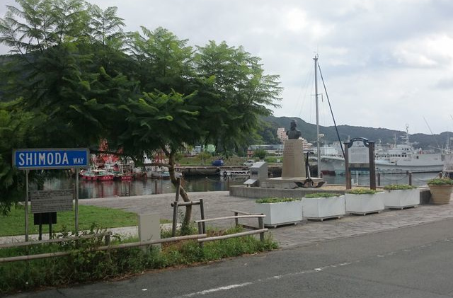 ペリー艦隊来航記念碑