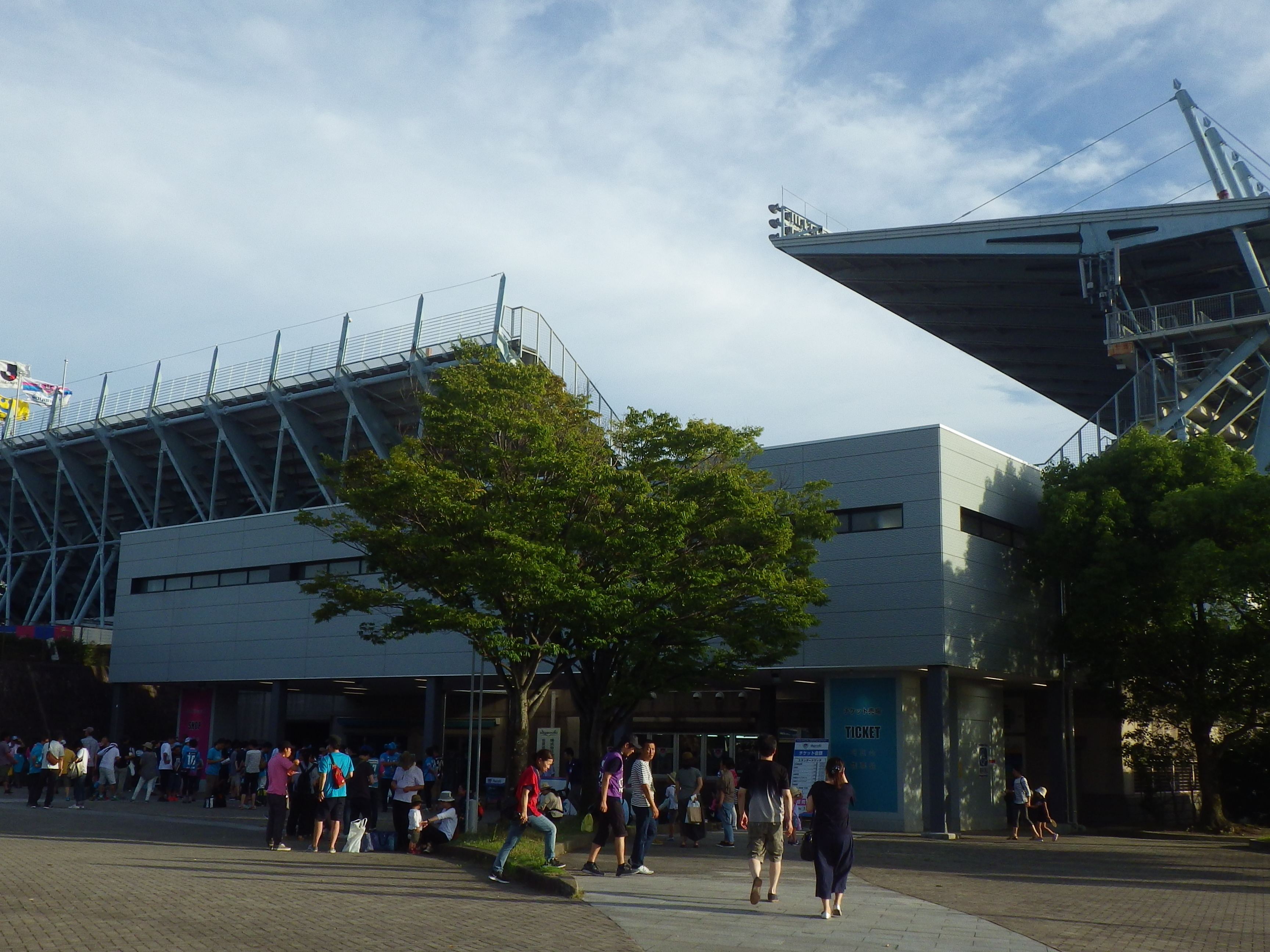 駅前不動産スタジアム(外観)