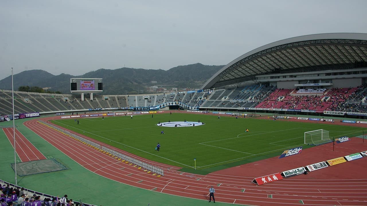 エディオンスタジアム広島(広島広域公園陸上競技場)