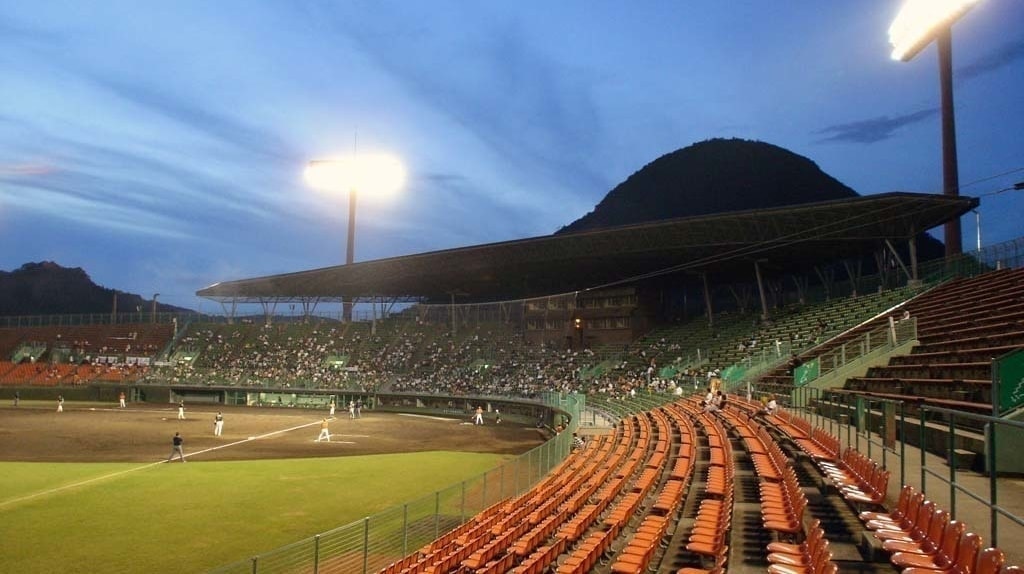 レクザムスタジアム(香川県営野球場)