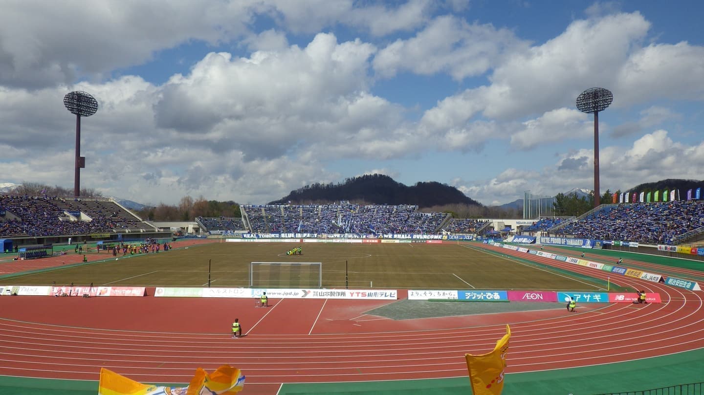 NDソフトスタジアム山形(山形県総合運動公園陸上競技場)