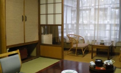 和室ロードサイド(県道に面した客室)