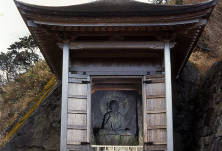 元箱根石仏群