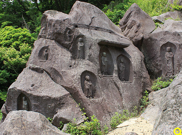 元箱根石仏群