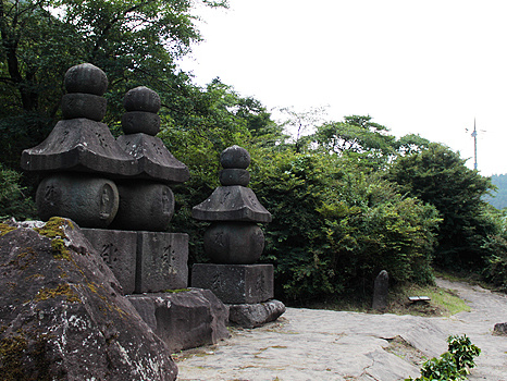 元箱根石仏群