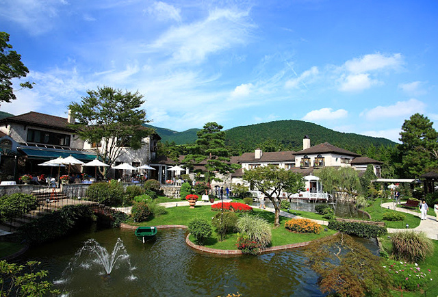 箱根ガラスの森美術館