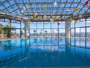ホテルカターラRESORT＆SPA：全天候型プール