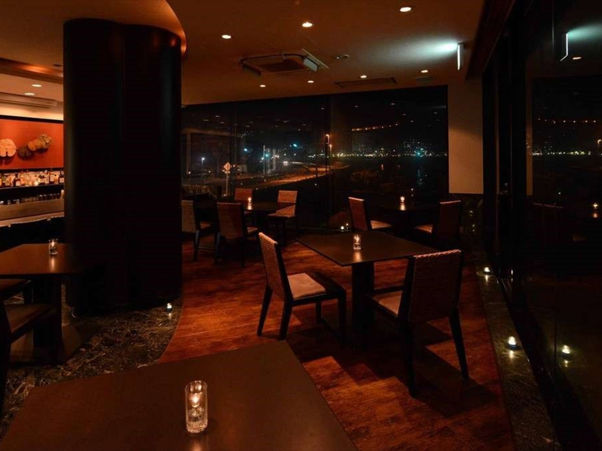 2F レストラン&バー「潮騒」