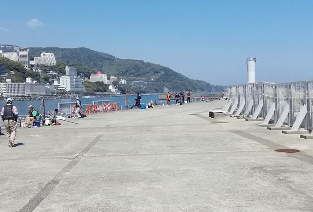 熱海港海釣り施設
